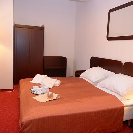 Hotel Pod Debami Terespol Exterior photo