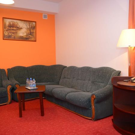 Hotel Pod Debami Terespol Exterior photo