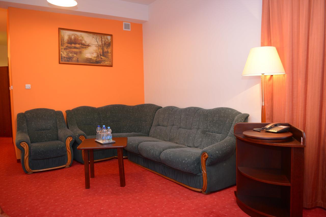 Hotel Pod Debami Terespol Exterior photo