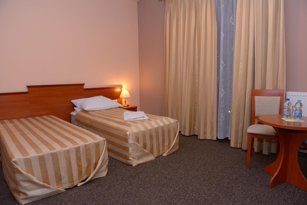 Hotel Pod Debami Terespol Exterior photo