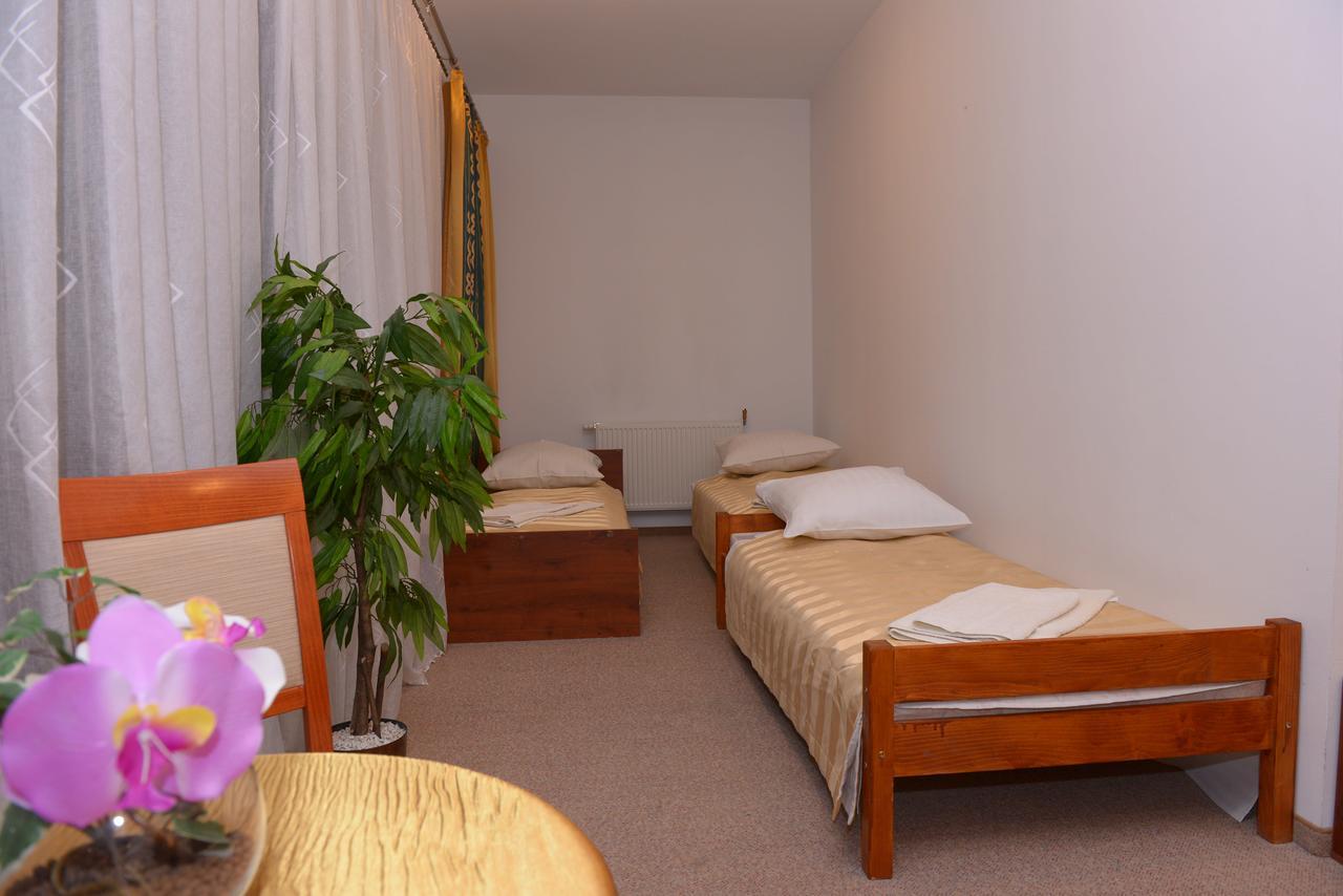 Hotel Pod Debami Terespol Exterior photo