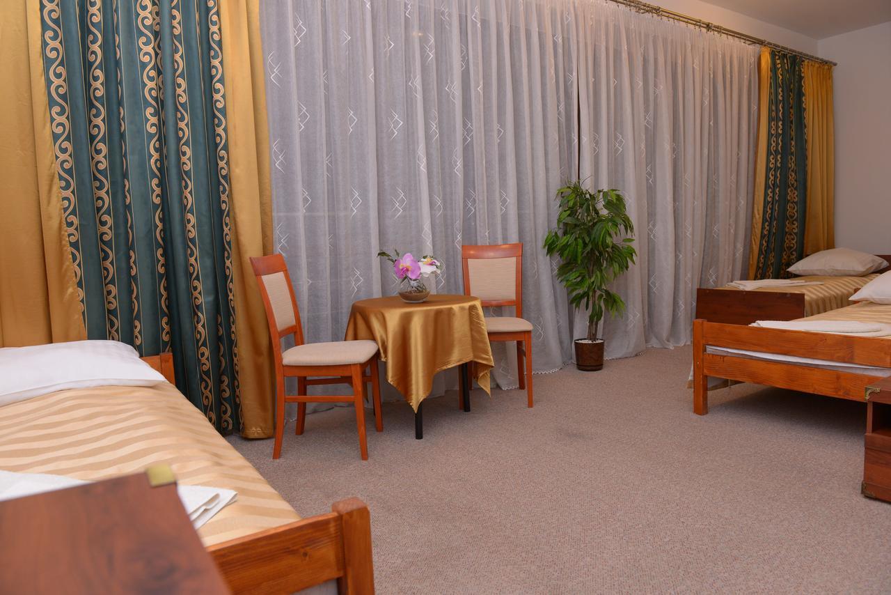 Hotel Pod Debami Terespol Exterior photo